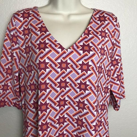 V-Neck Squared Geometric Short Sleeve Shift Dress - Picture 5 of 7